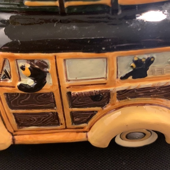 🎄Christmas Woodie & Travel Trailer Ornaments (Set of 2) - Picture 6 of 13